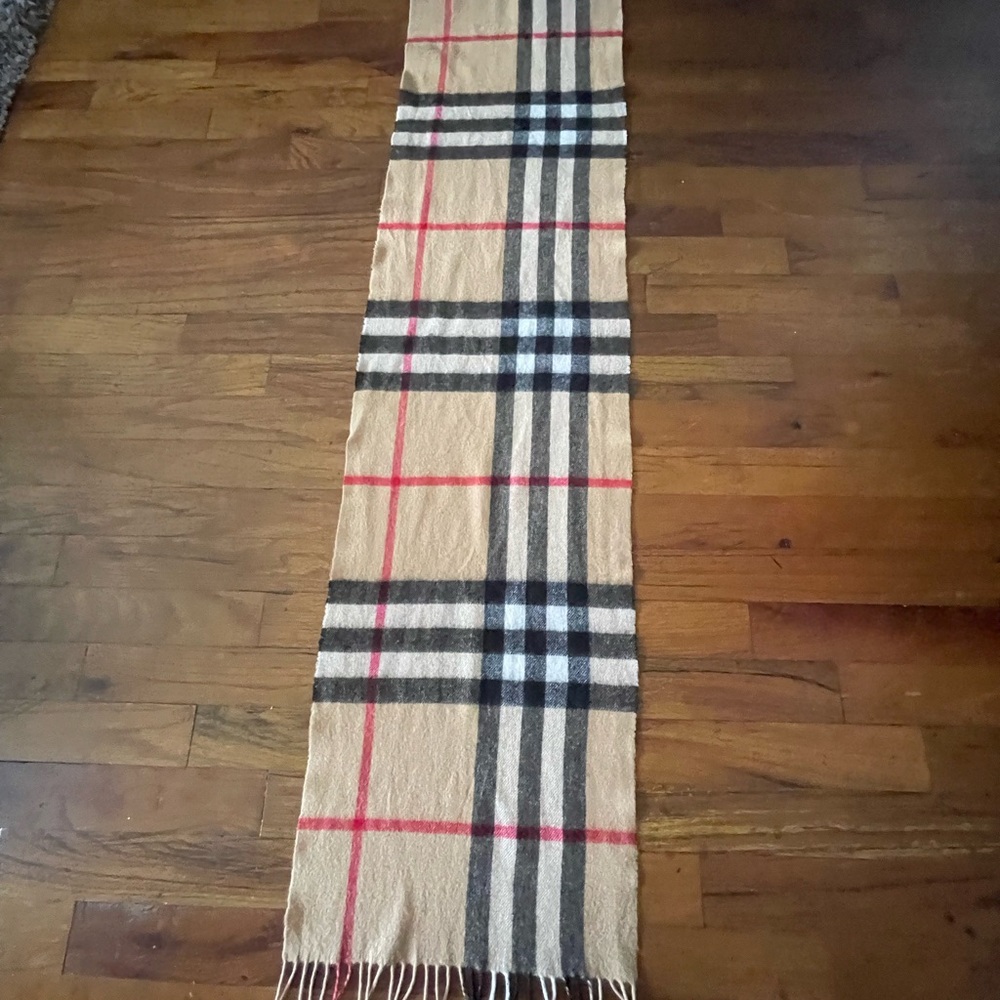Burberry Cashmere Shawl/Muffler. - Picture 10 of 14